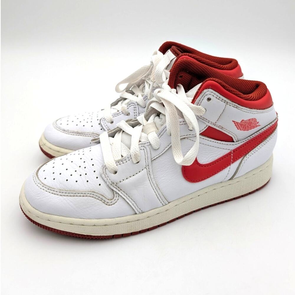 Nike Air Jordan 1 Mid SE Sneaker Lace-Up Kids White/Dune Red Size US5Y EU37.5